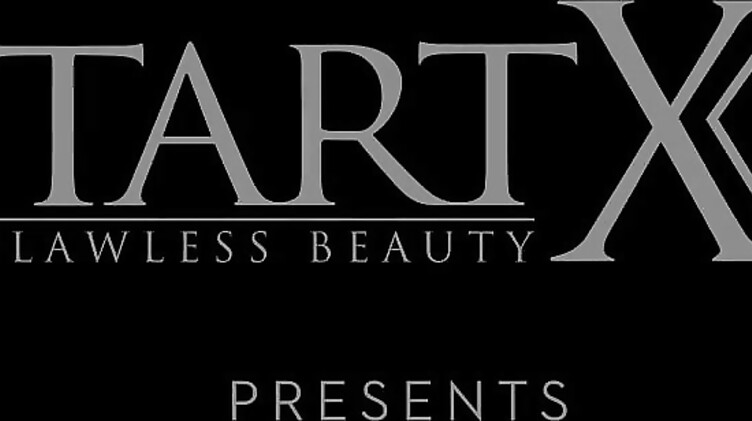 Shelena: прогулка вдоль моря и мастурбация киски до оргазма