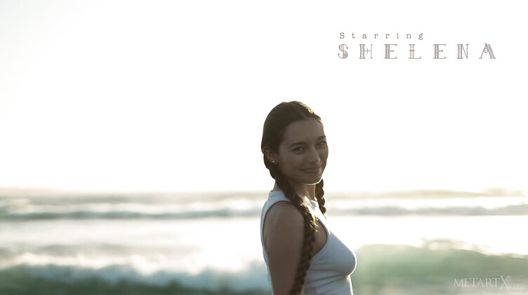 Shelena: прогулка вдоль моря и мастурбация киски до оргазма