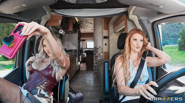 Грубый трах с незнакомцем в доме на колесах