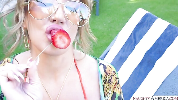 Темнокожий слуга отодрал хозяйку, пока муж играл в гольф