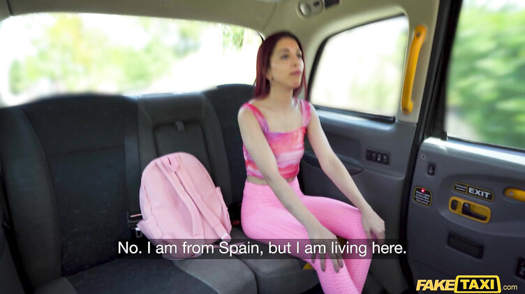 Таксист порвал лосины и выебал во все щели замужнюю испанку