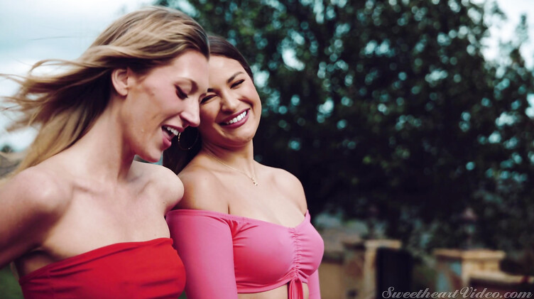 Sweetheart Video: Блондинка кончает на языке сводной сестры