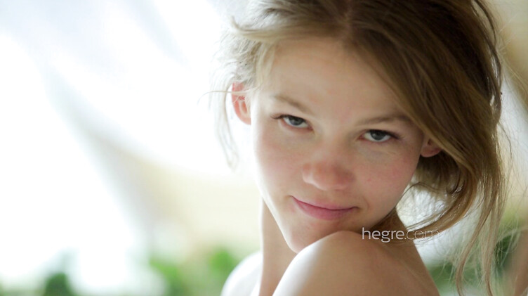 Эротика: Мастурбирующая и кончающая Валерия для Hegre