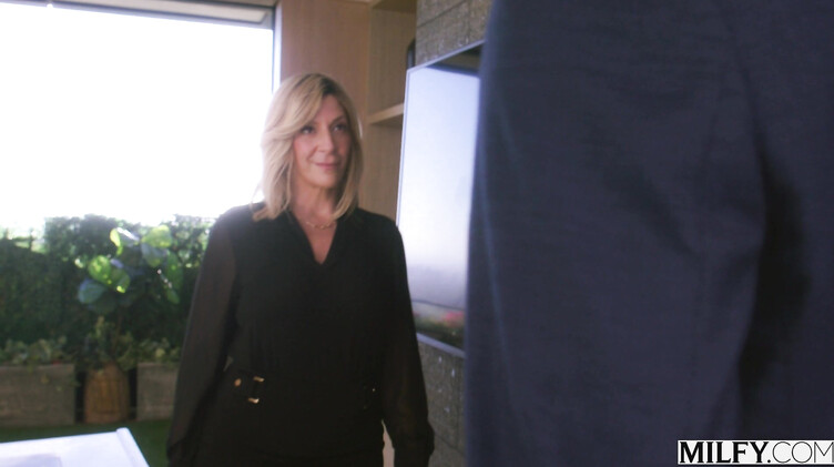 Изменяет мужу с клерком в банке за повышение кредитного лимита